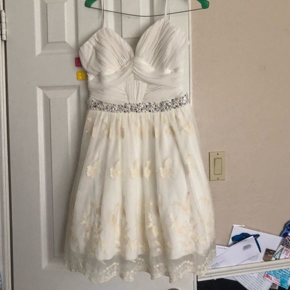 cream homecoming dress only worn once - Picture 1 of 1